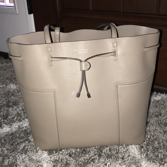 Tory Burch Handbags - Tory Burch T Block large drawstring bucket bag